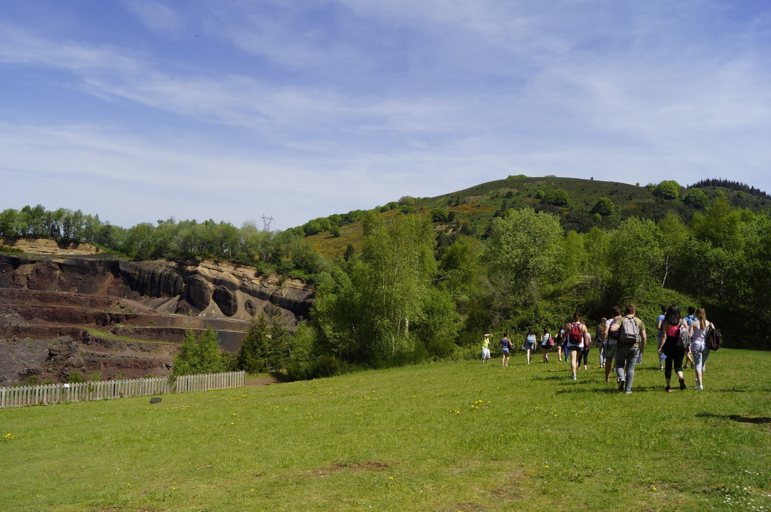 Visite scolaire niveau cycle 3 au volcan de Lemptégy en Auvergne