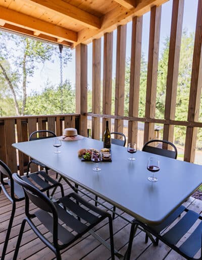 Photo de la terrasse d'un lodge quadruple avec mobilier